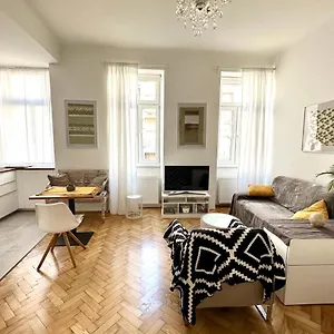 Cozy City Close To Metro - Self Check-in Wien